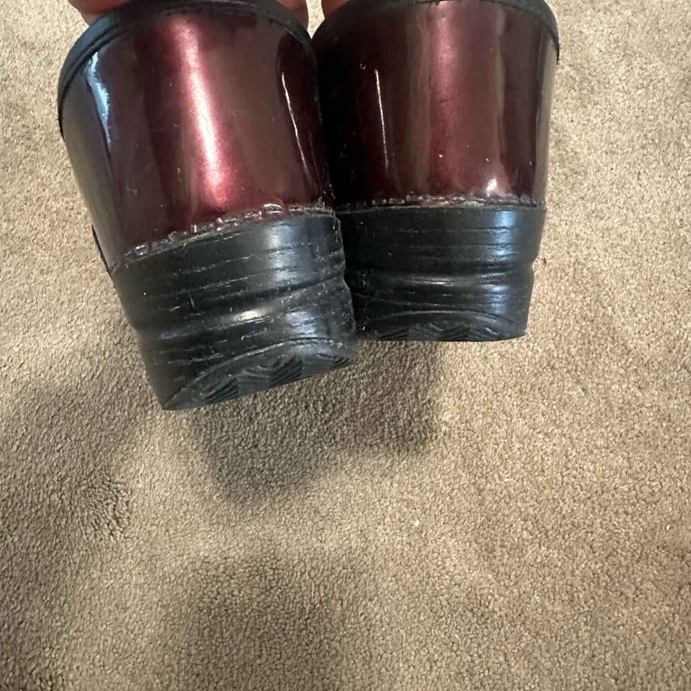 Dansko sz 41 Burgundy Clogs - Picture 5 of 5